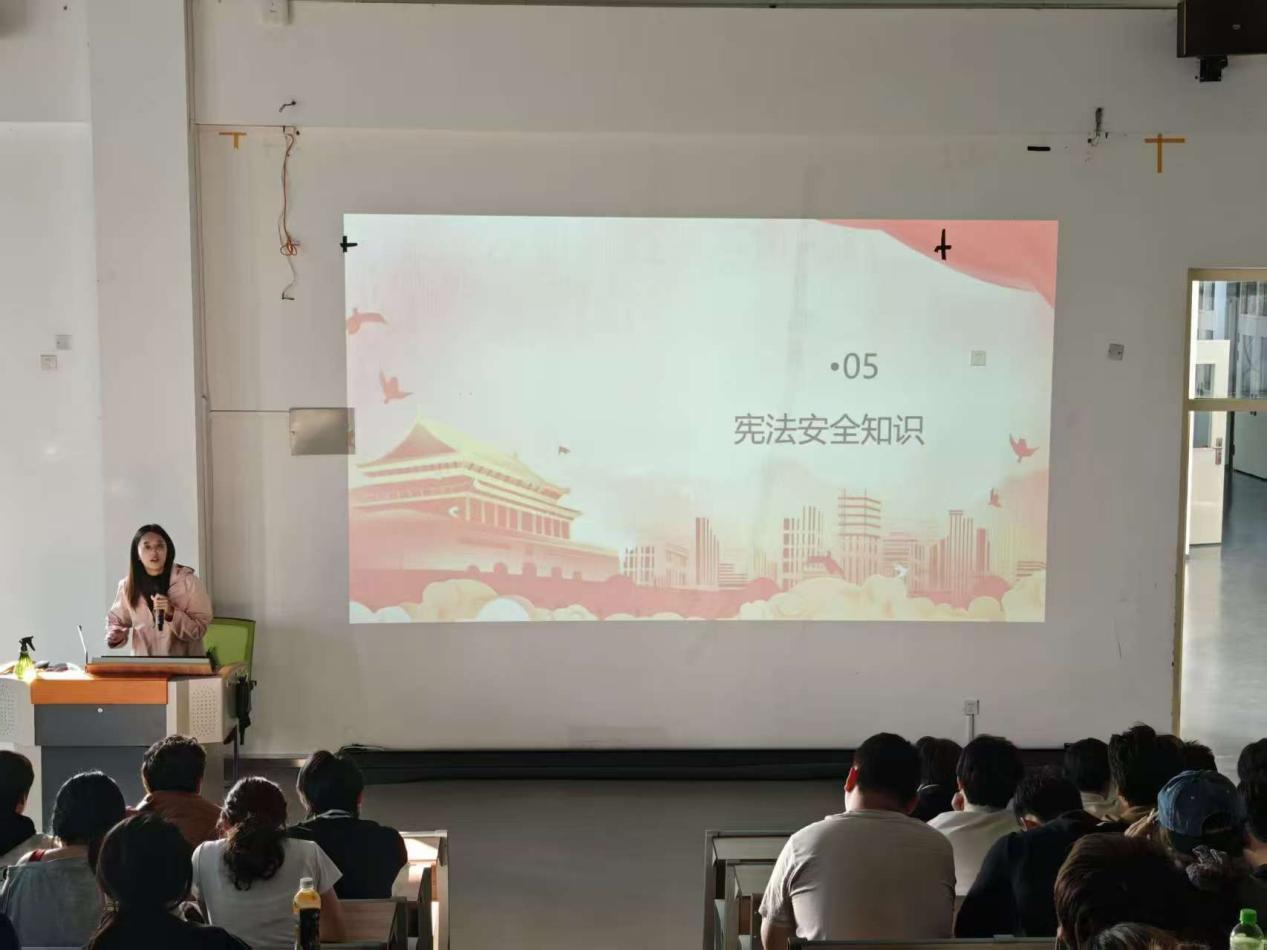 宪法学习周｜弘扬宪法精神，筑牢法治根基——工艺美术系开展宪法学习专题讲座