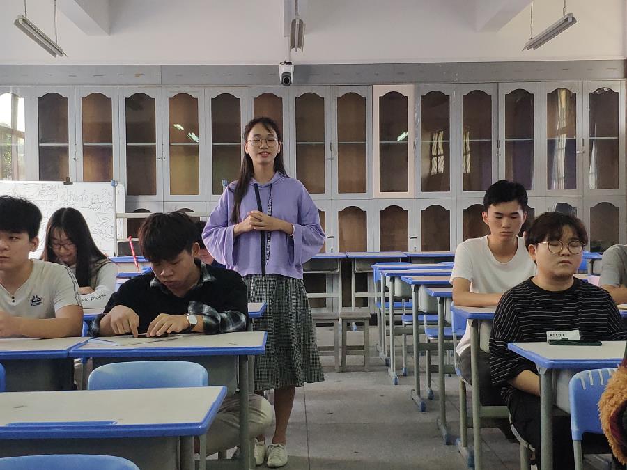 工艺美术学院2018年第二期入党积极分子 学习教育会议