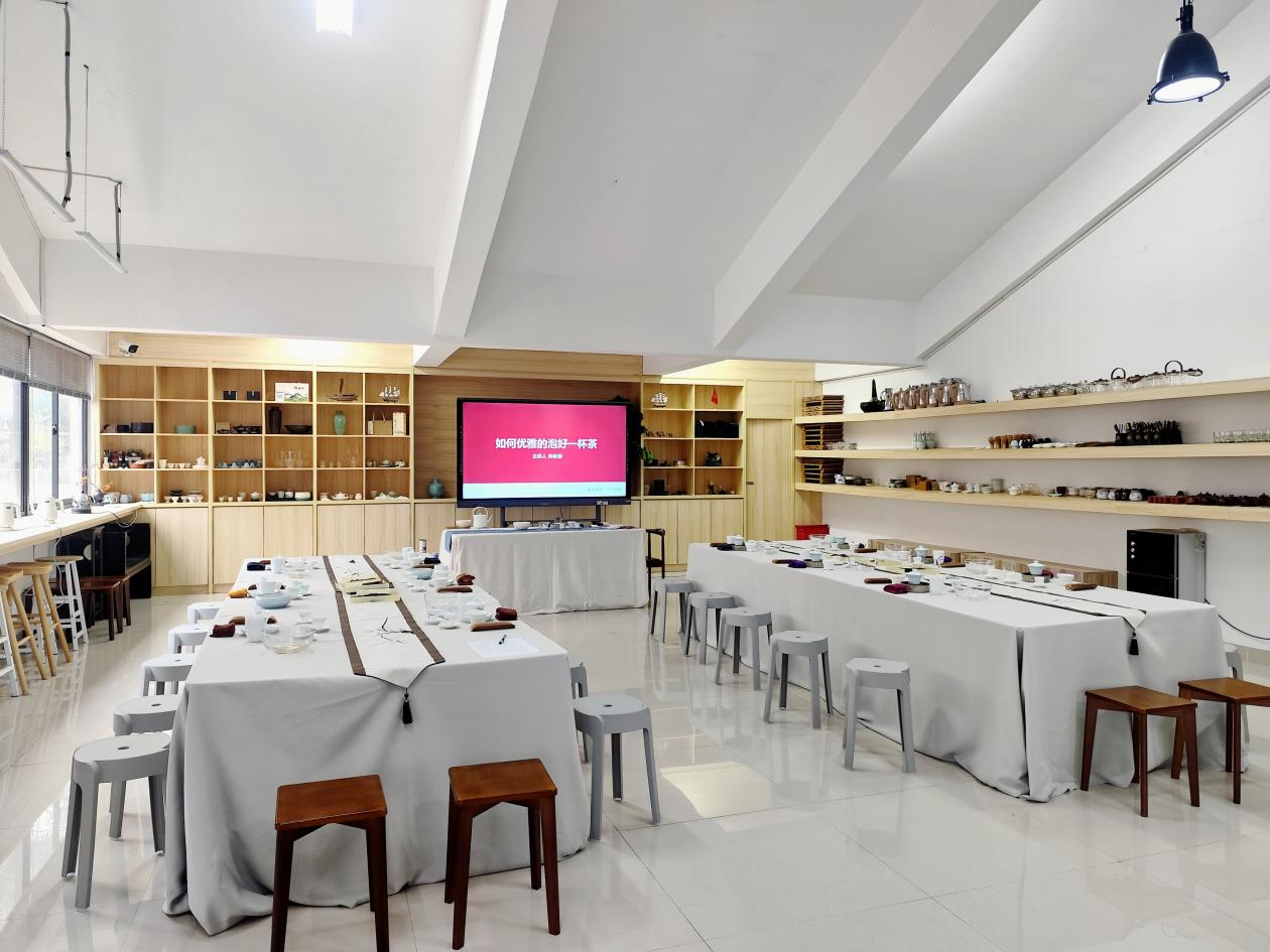 巾帼聚力品雅韵 偕企高新传茶香——2026年湄洲湾职业技术学院妇女节“巾帼聚力，偕企高新”茶艺香道体验活动圆满开展