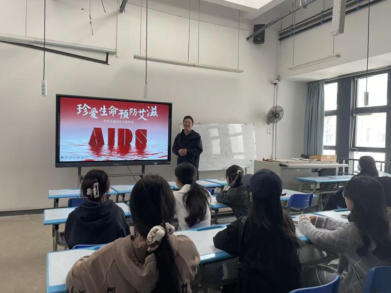知“艾”才能更好防“艾”——工艺美术系组织召开“珍爱生命，预防艾滋”主题班会
