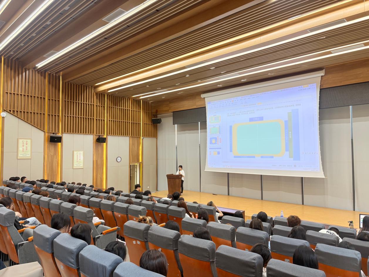 匠心筑梦启新程，艺彩飞扬赴韶华——工艺美术系2026级新生入学教育大会圆满完成