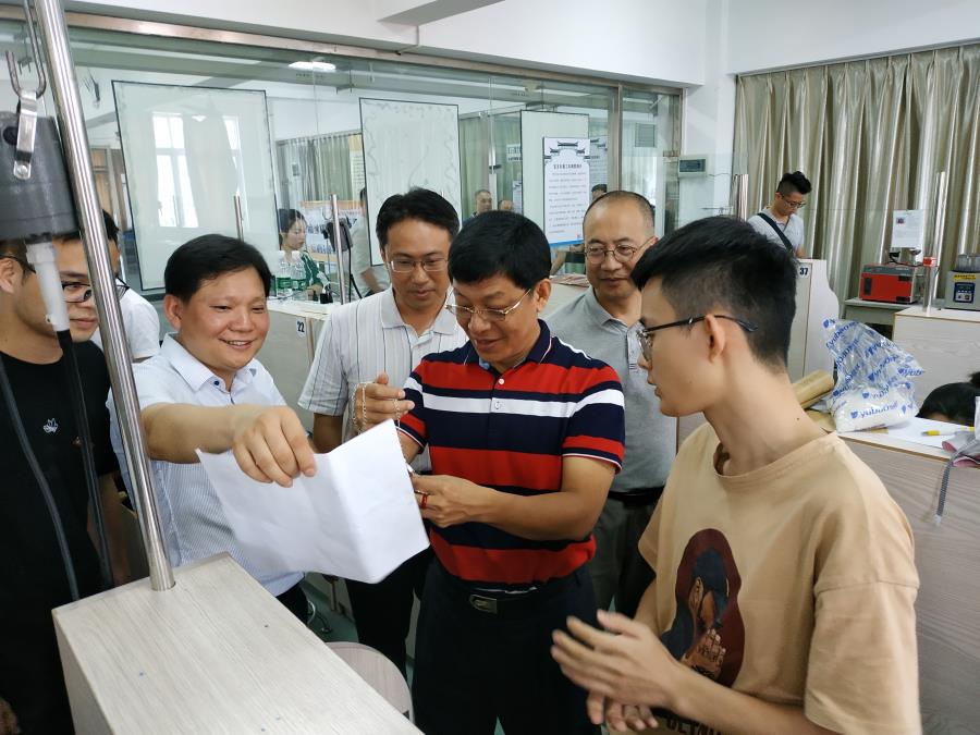 台湾巨鼎生物科技公司来工艺美术学院参访