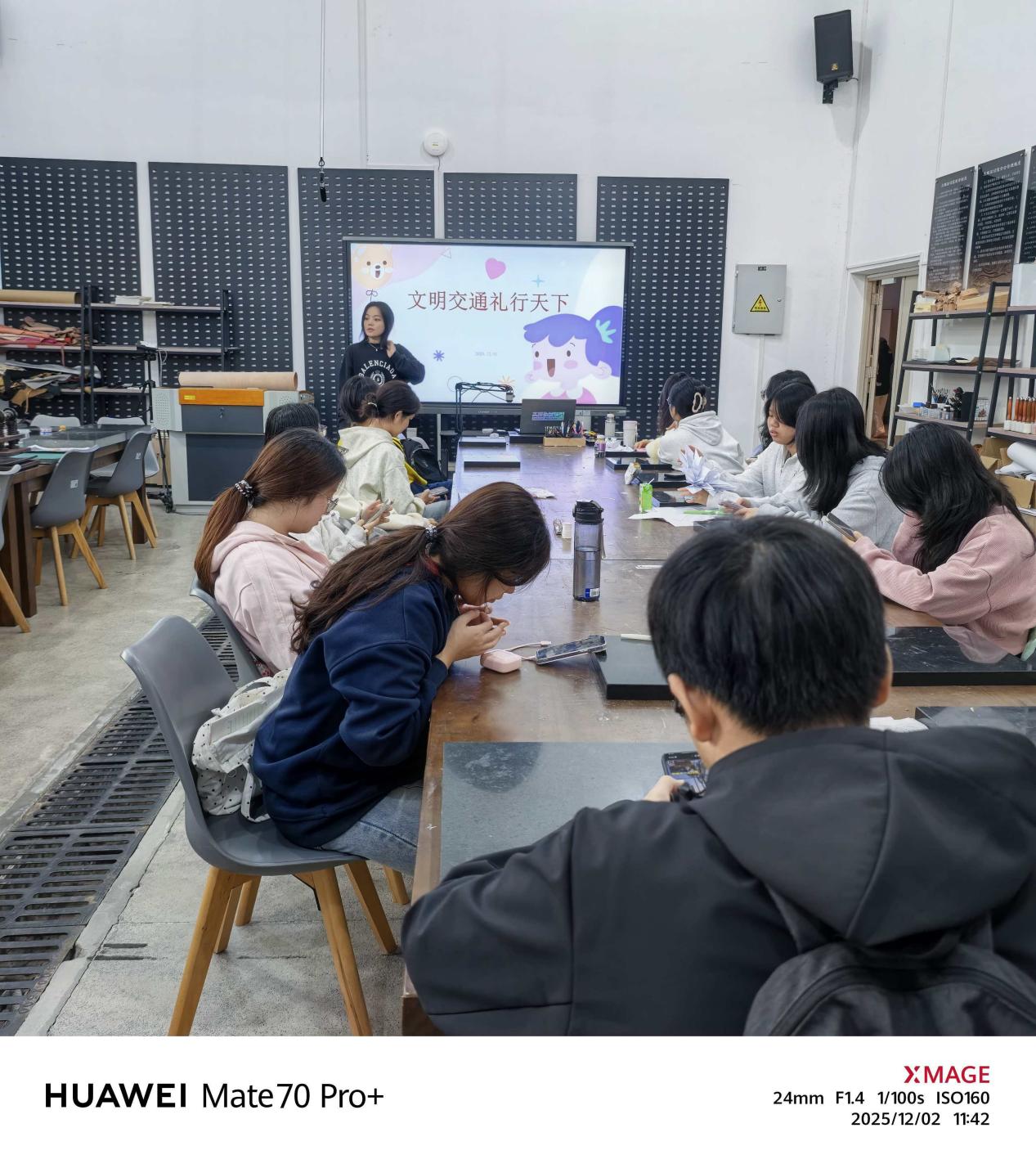 文明交通 礼行天下  ——工艺美术系开展“全国交通安全日”主题班会