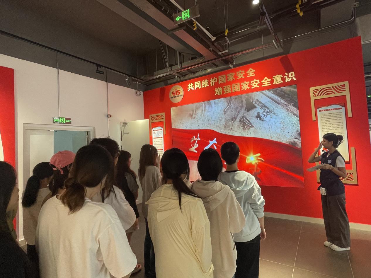 以学促安 以练筑防  ——工艺美术系开展防暴恐应急演练