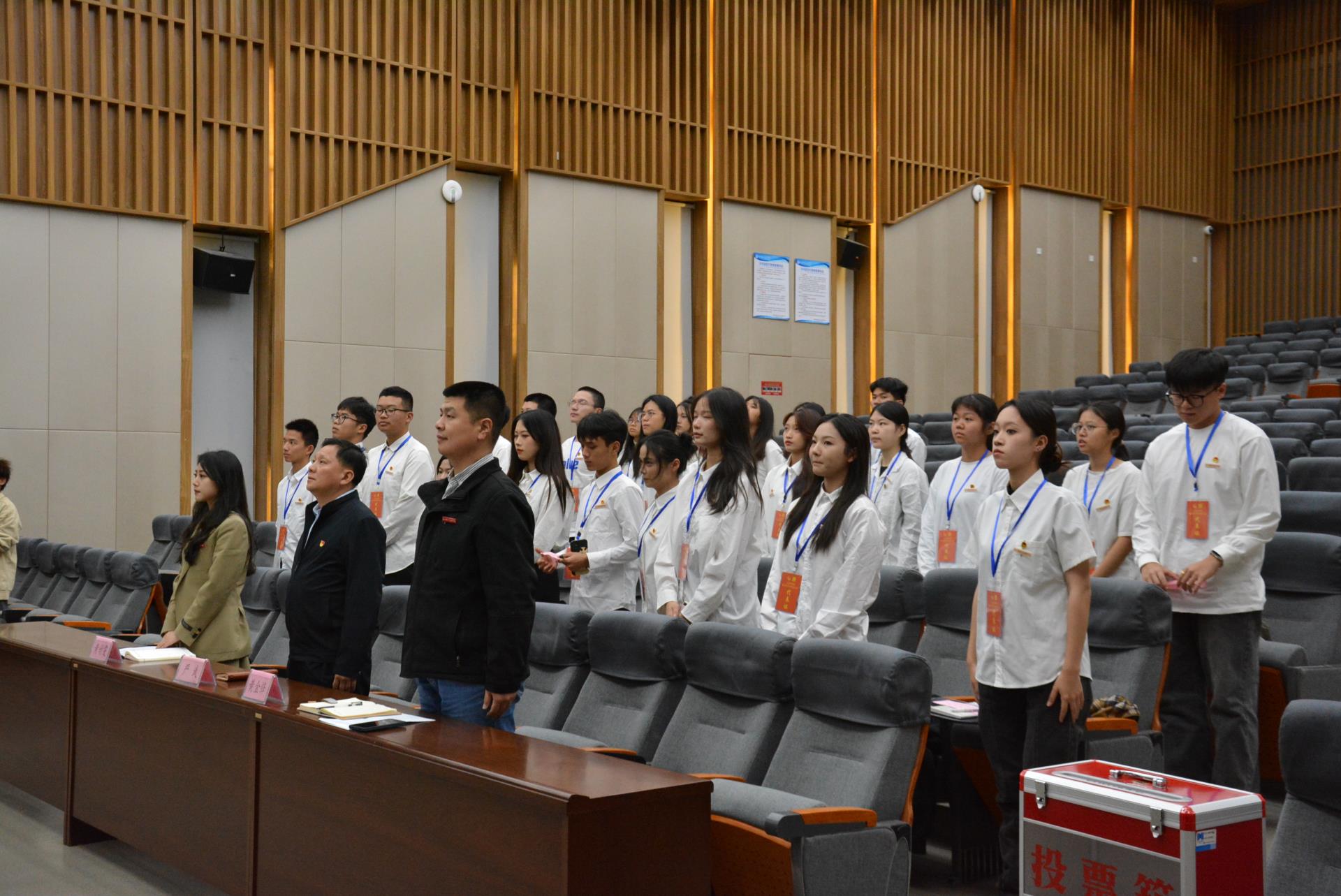 挺膺担当 奋楫笃行—工艺美术系第五次学生代表大会顺利召开