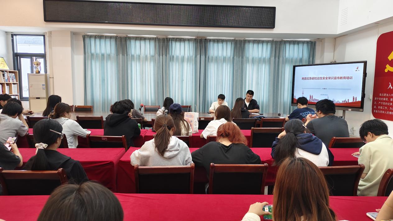 以练筑防 安全护航——工艺美术系开展地震应急避险疏散演练