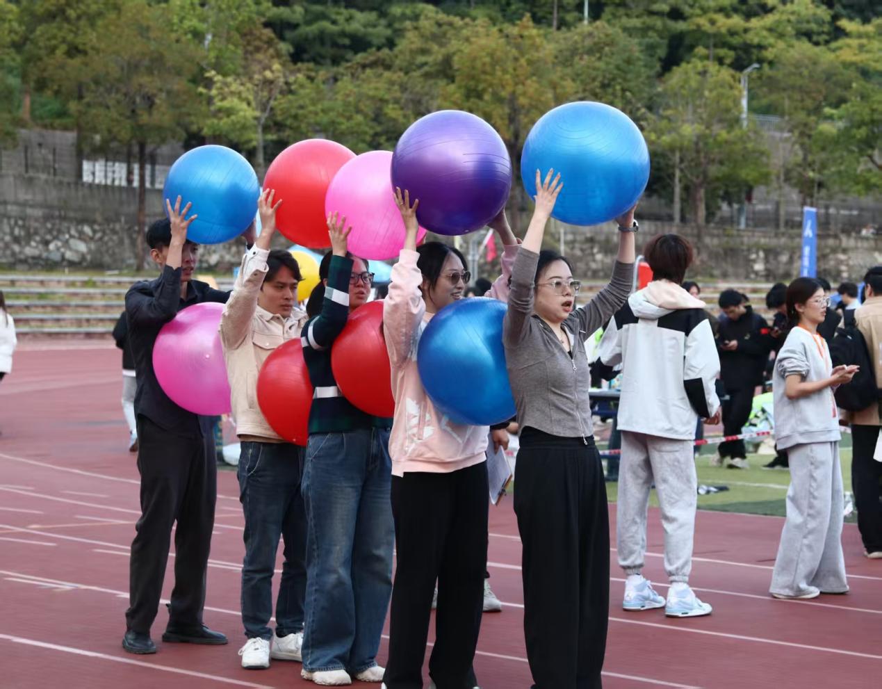 趣味运动展风采 匠心聚力谱新篇——工艺美术系教师趣味运动会圆满举办